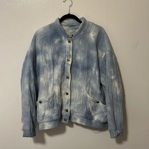 Adorable blue and white tie-dye bomber jacket. Size XL